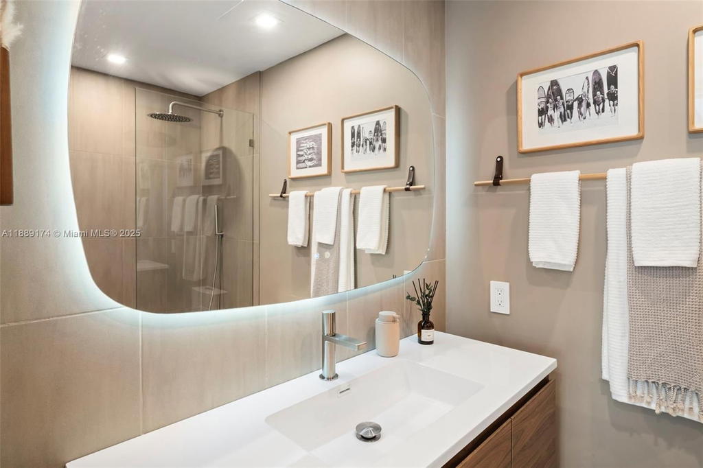 Real estate property located at 1390 Ocean Dr #202, Miami-dade, 1390 Ocean Drive Condo, Miami Beach, FL