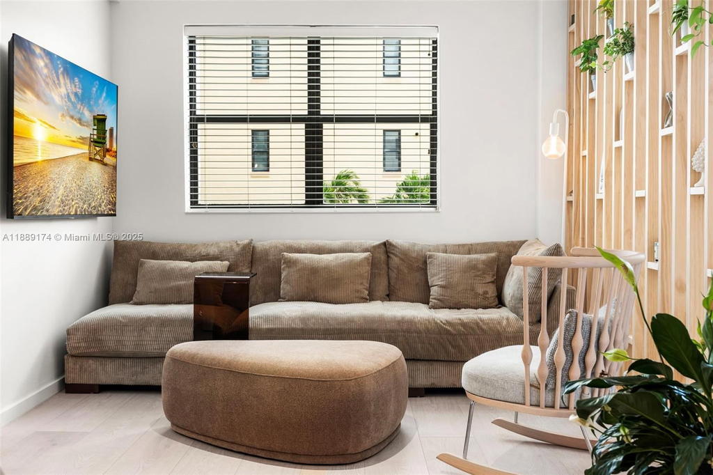 Real estate property located at 1390 Ocean Dr #202, Miami-dade, 1390 Ocean Drive Condo, Miami Beach, FL