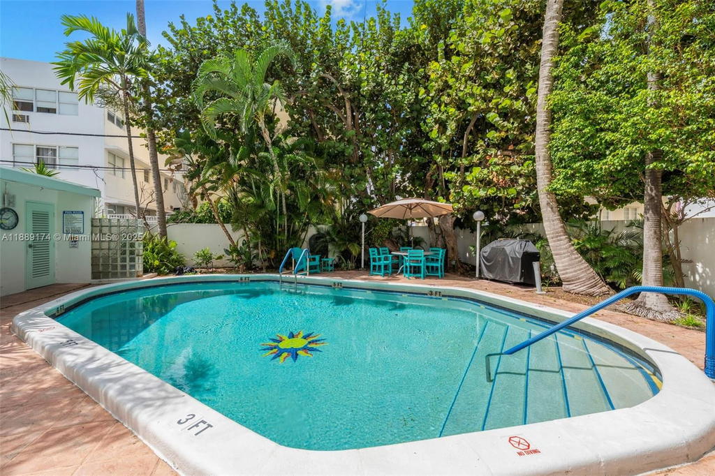 Real estate property located at 1390 Ocean Dr #202, Miami-dade, 1390 Ocean Drive Condo, Miami Beach, FL
