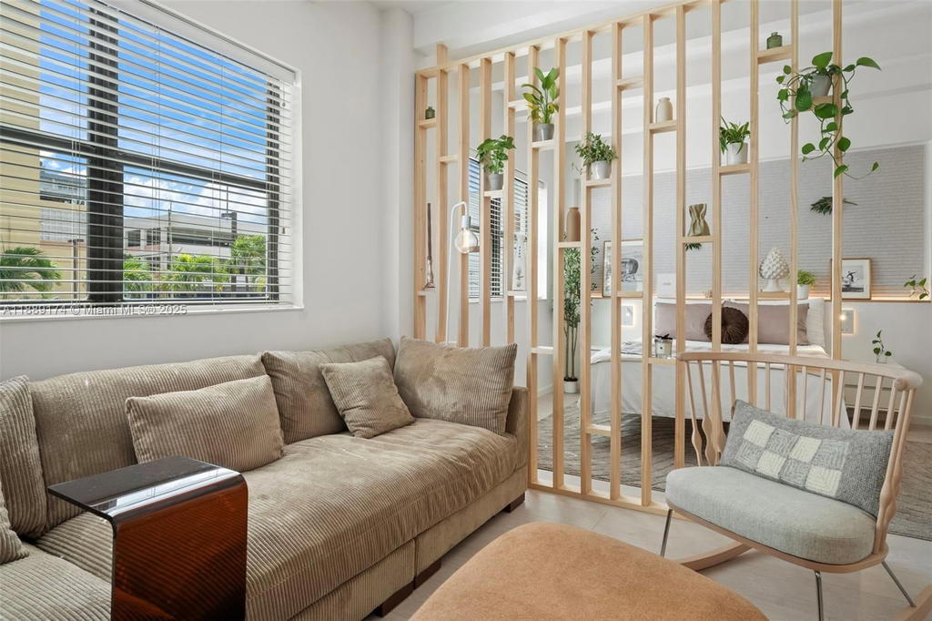 Real estate property located at 1390 Ocean Dr #202, Miami-dade, 1390 Ocean Drive Condo, Miami Beach, FL
