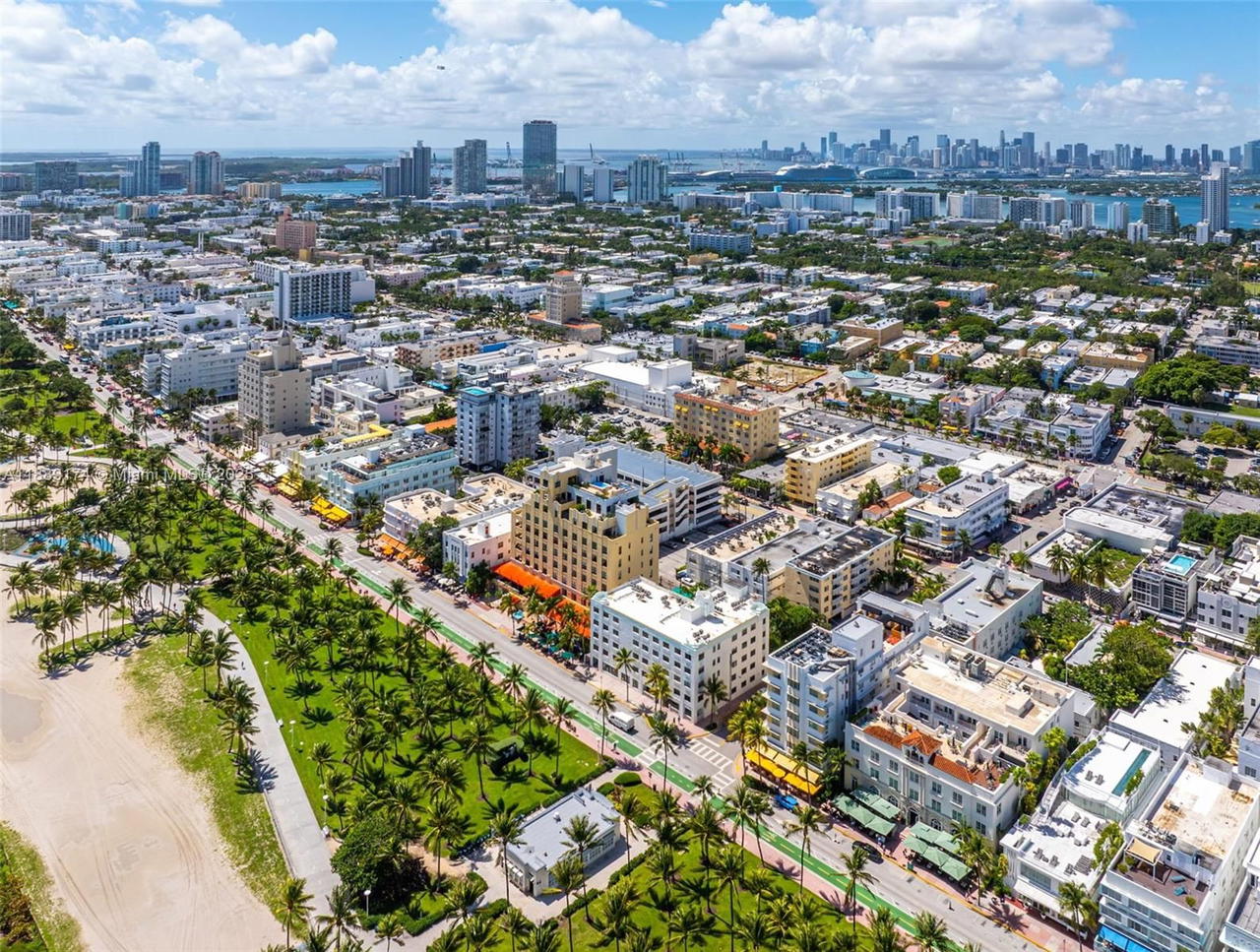 Real estate property located at 1390 Ocean Dr #202, Miami-dade, 1390 Ocean Drive Condo, Miami Beach, FL