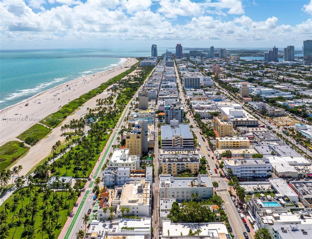 Real estate property located at 1390 Ocean Dr #202, Miami-dade, 1390 Ocean Drive Condo, Miami Beach, FL