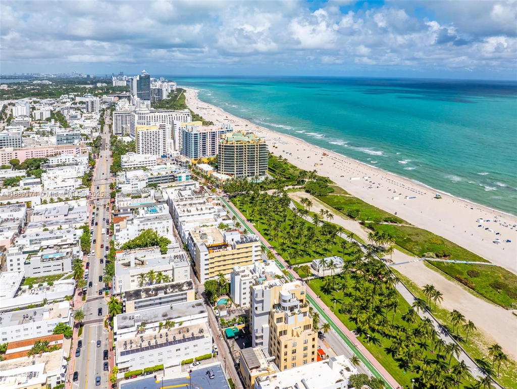 Real estate property located at 1390 Ocean Dr #202, Miami-dade, 1390 Ocean Drive Condo, Miami Beach, FL