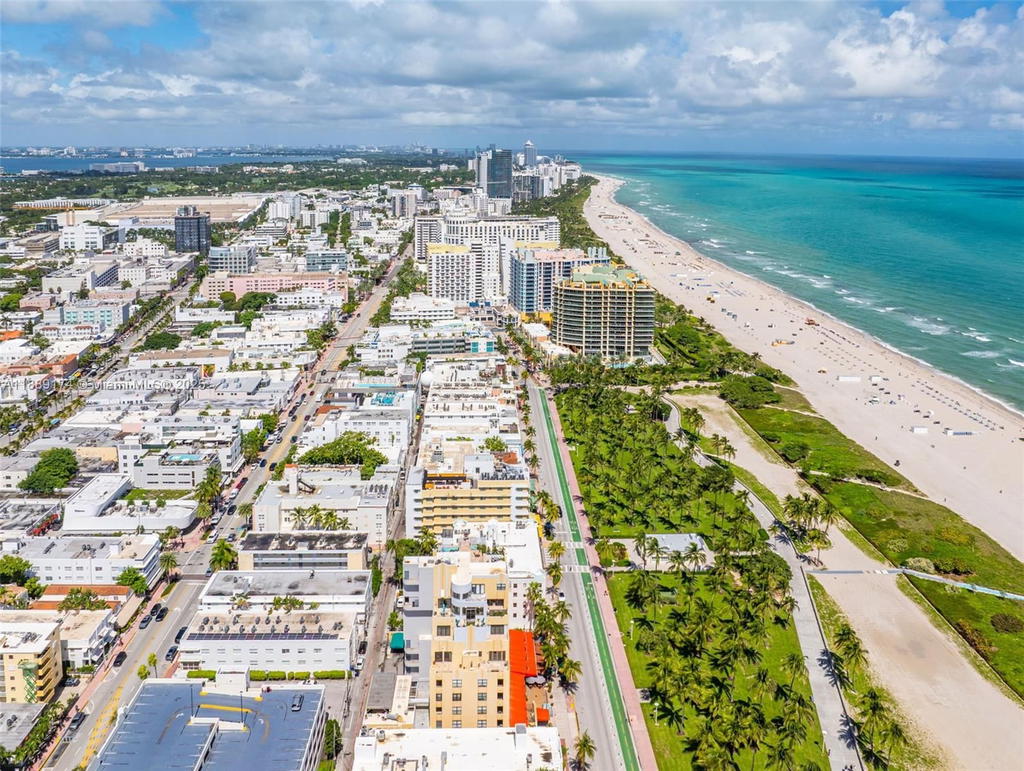Real estate property located at 1390 Ocean Dr #202, Miami-dade, 1390 Ocean Drive Condo, Miami Beach, FL