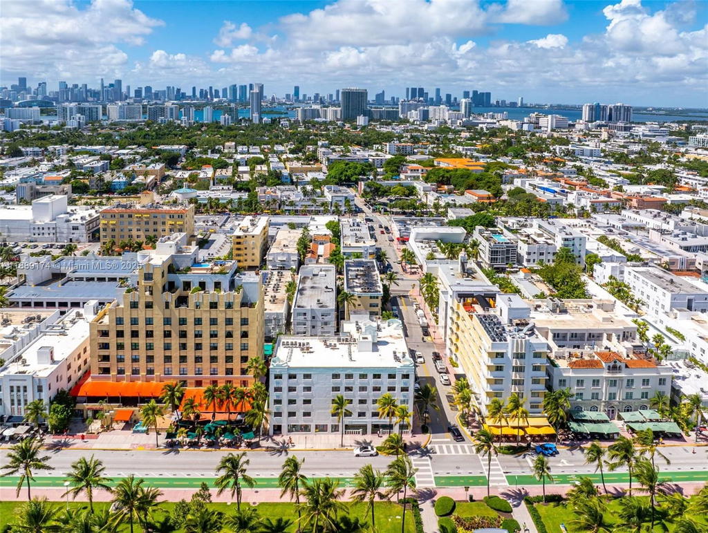 Real estate property located at 1390 Ocean Dr #202, Miami-dade, 1390 Ocean Drive Condo, Miami Beach, FL