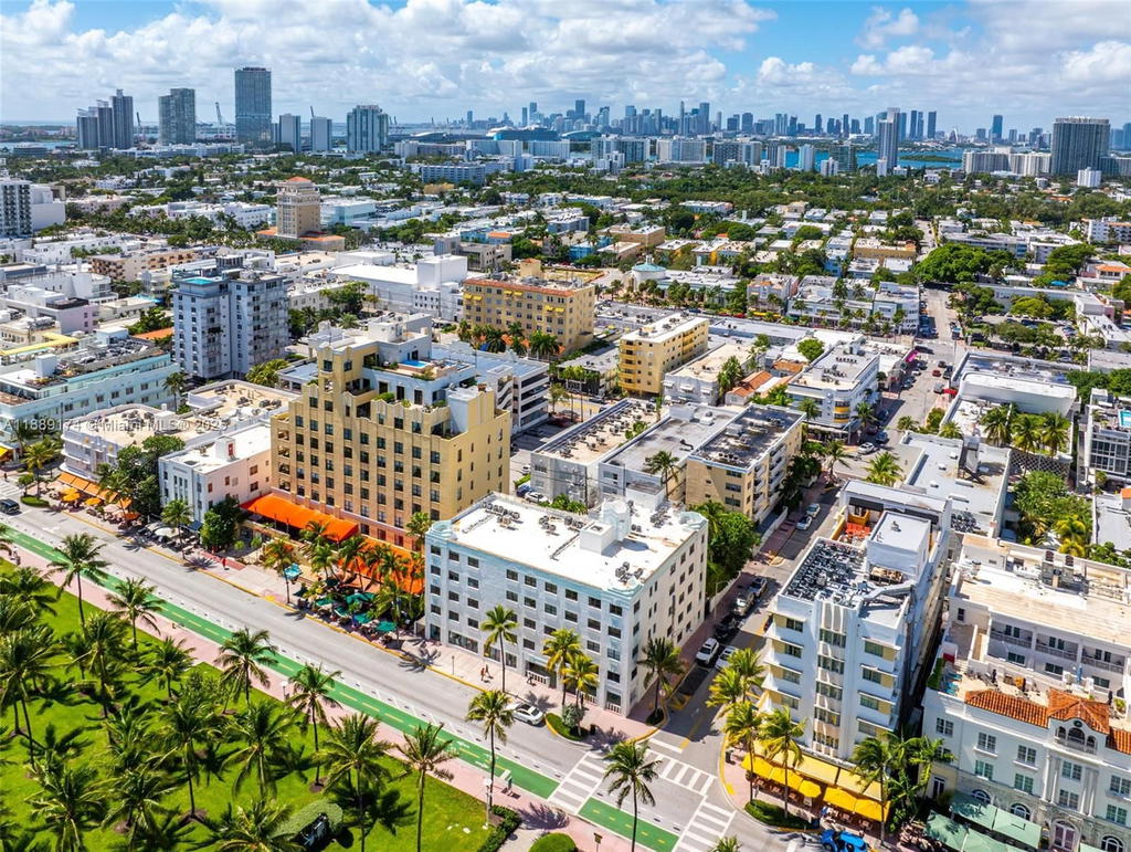 Real estate property located at 1390 Ocean Dr #202, Miami-dade, 1390 Ocean Drive Condo, Miami Beach, FL