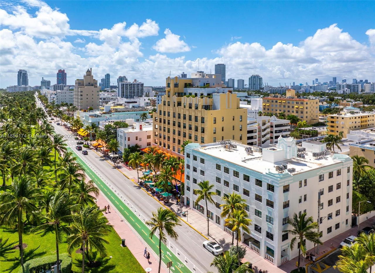 Real estate property located at 1390 Ocean Dr #202, Miami-dade, 1390 Ocean Drive Condo, Miami Beach, FL