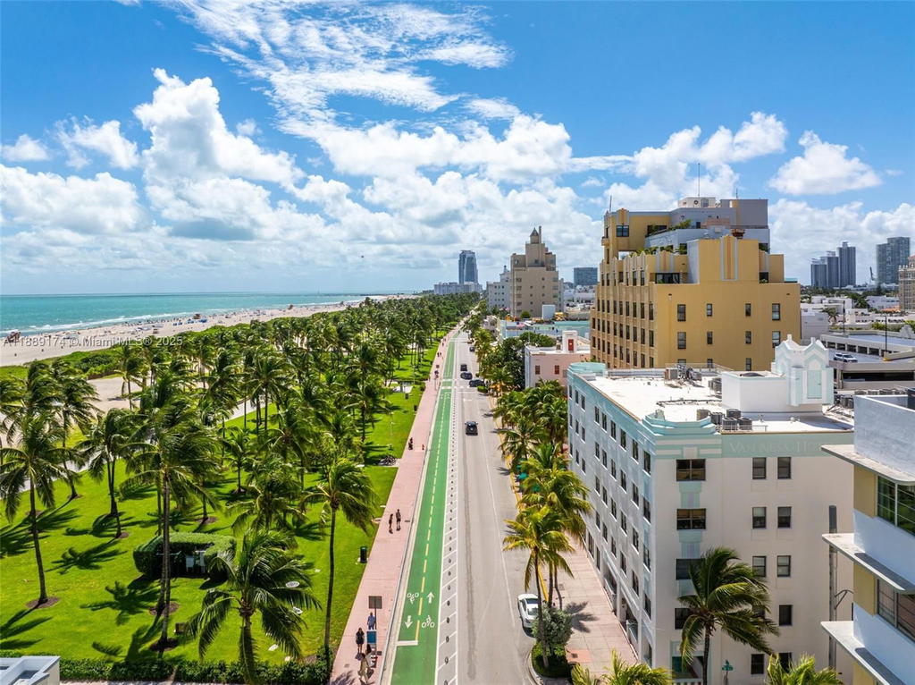 Real estate property located at 1390 Ocean Dr #202, Miami-dade, 1390 Ocean Drive Condo, Miami Beach, FL