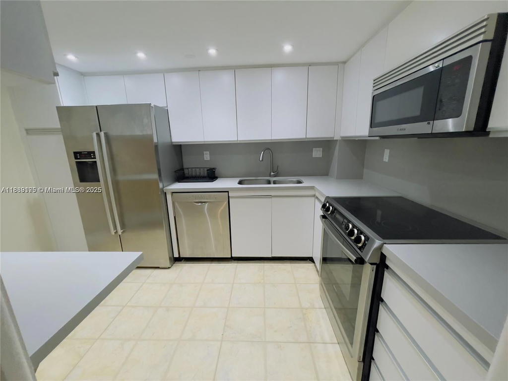 Real estate property located at 2000 Towerside #309, Miami-dade, Towers Of Quayside Condo, Miami, FL