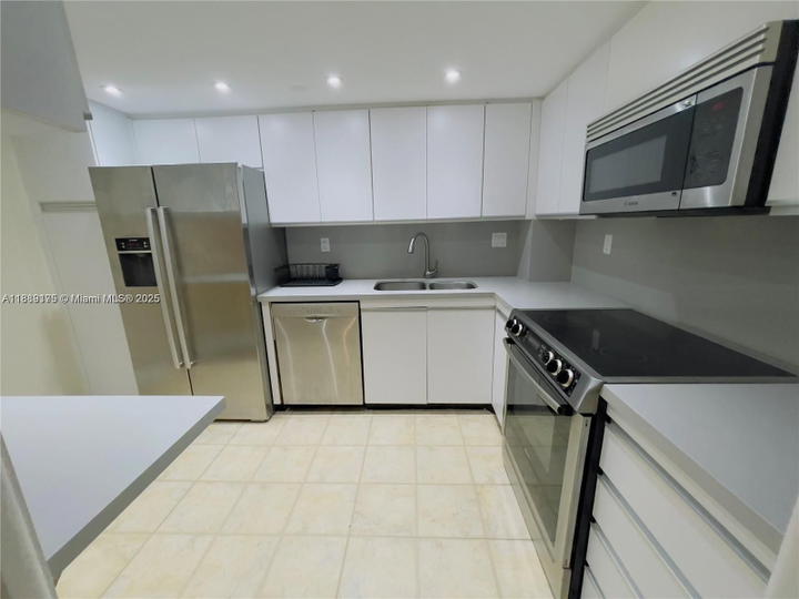 Real estate property located at 2000 Towerside #309, Miami-dade, Towers Of Quayside Condo, Miami, FL