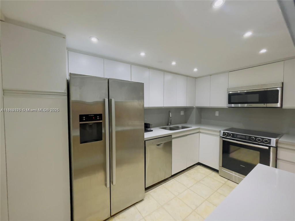 Real estate property located at 2000 Towerside #309, Miami-dade, Towers Of Quayside Condo, Miami, FL