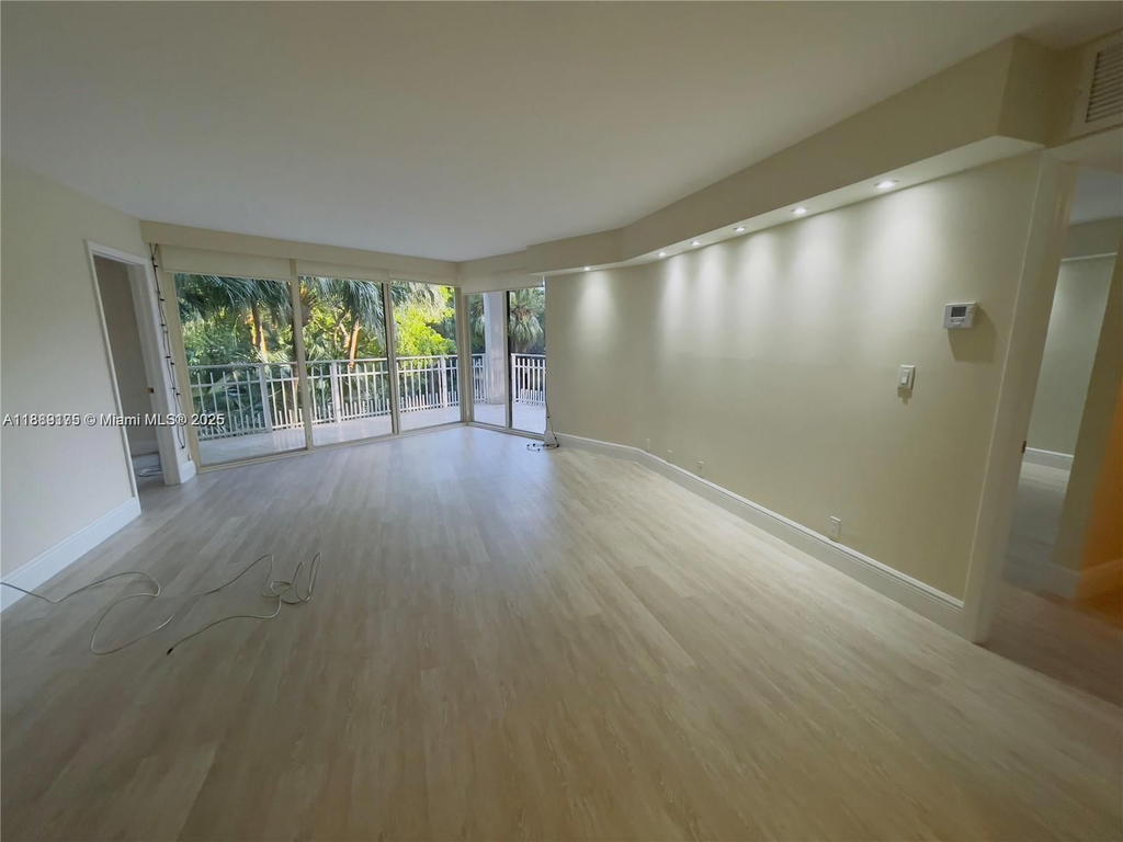 Real estate property located at 2000 Towerside #309, Miami-dade, Towers Of Quayside Condo, Miami, FL