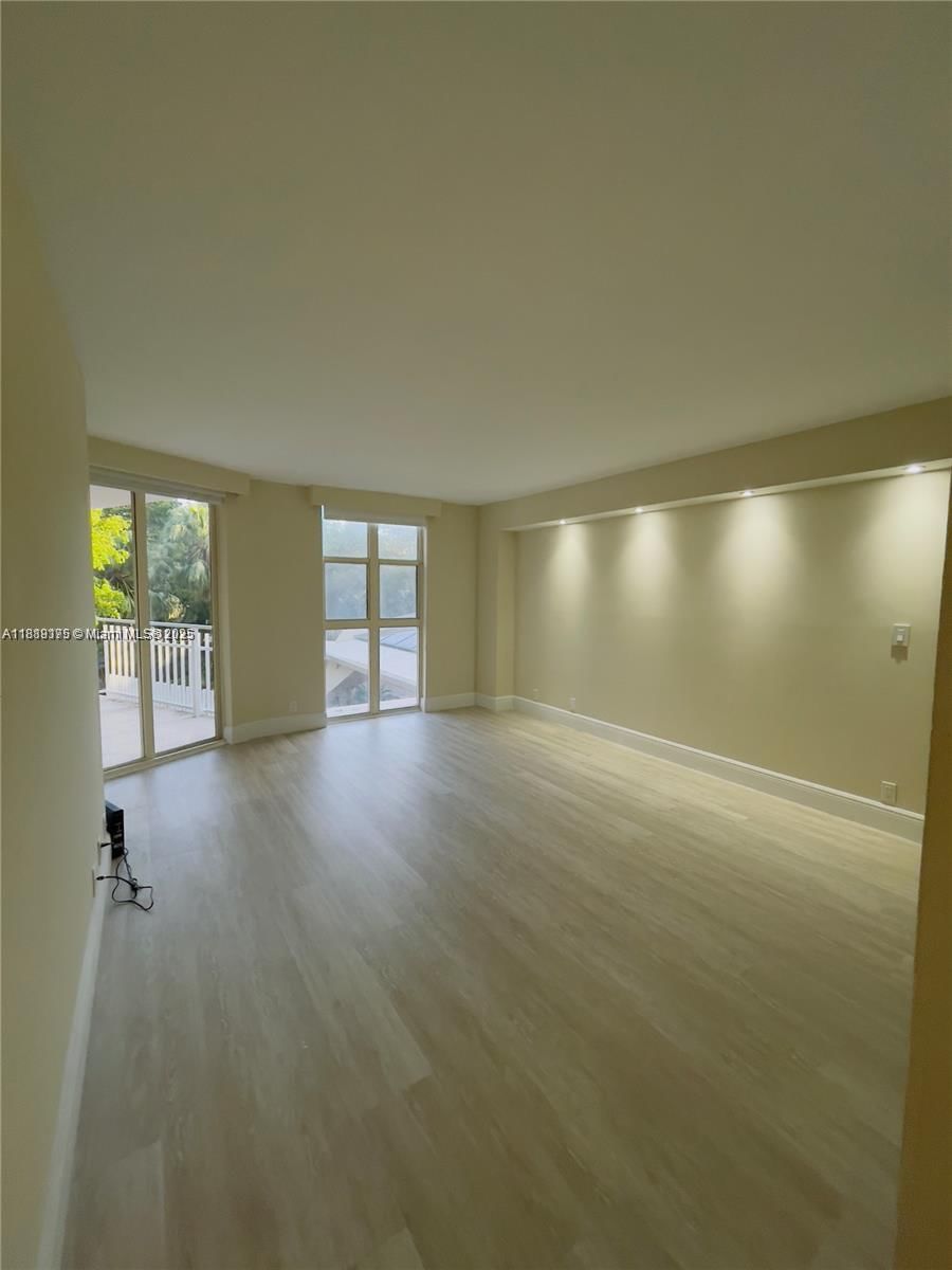 Real estate property located at 2000 Towerside #309, Miami-dade, Towers Of Quayside Condo, Miami, FL