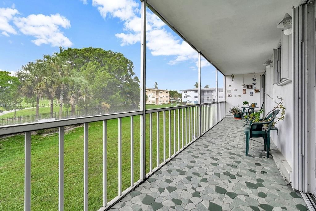 Real estate property located at 4800 Hillcrest Ln #210, Broward, Hillcrest Country Club Ap, Hollywood, FL