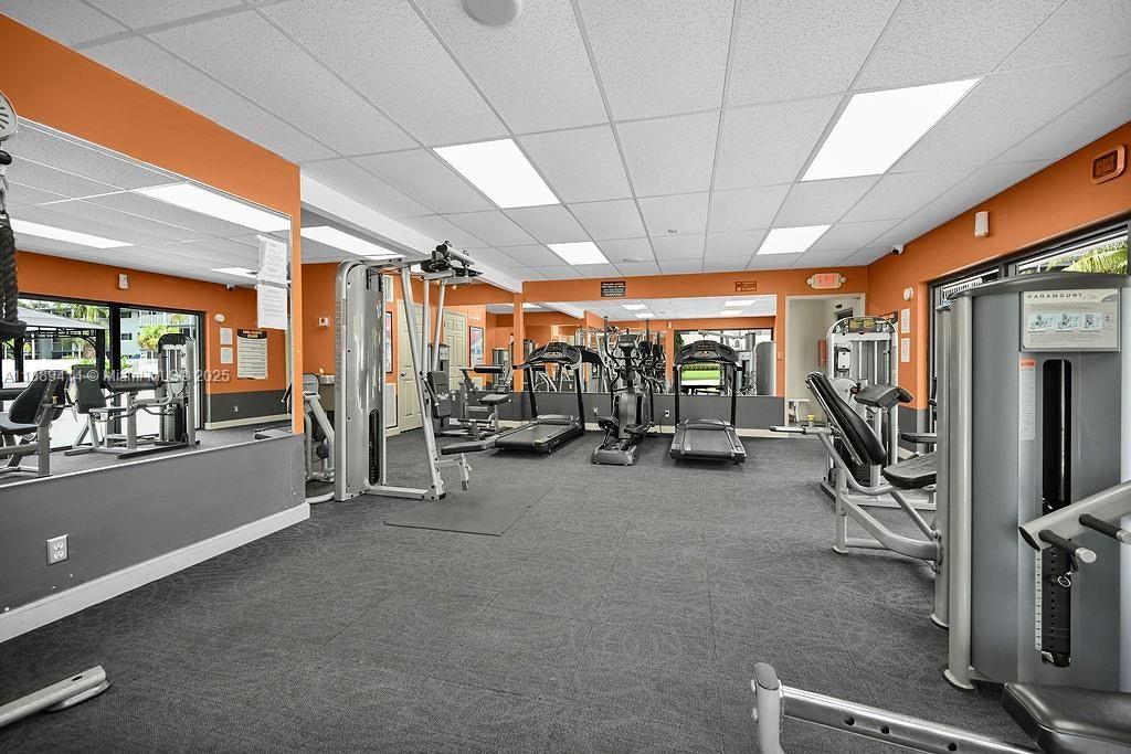 Real estate property located at 4800 Hillcrest Ln #210, Broward, Hillcrest Country Club Ap, Hollywood, FL