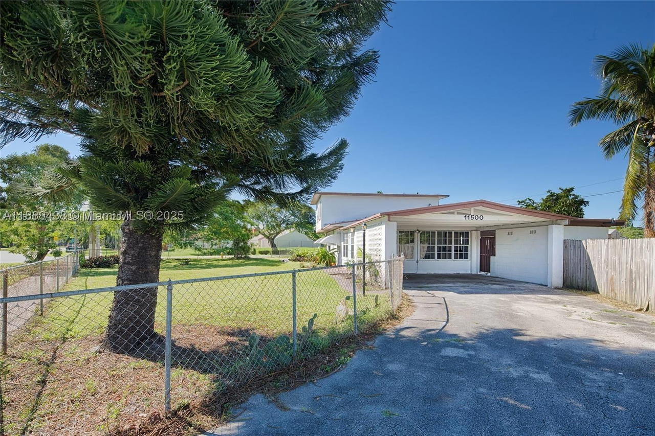 Real estate property located at 11500 Miami Ave, Miami-dade, La Paloma, Miami, FL