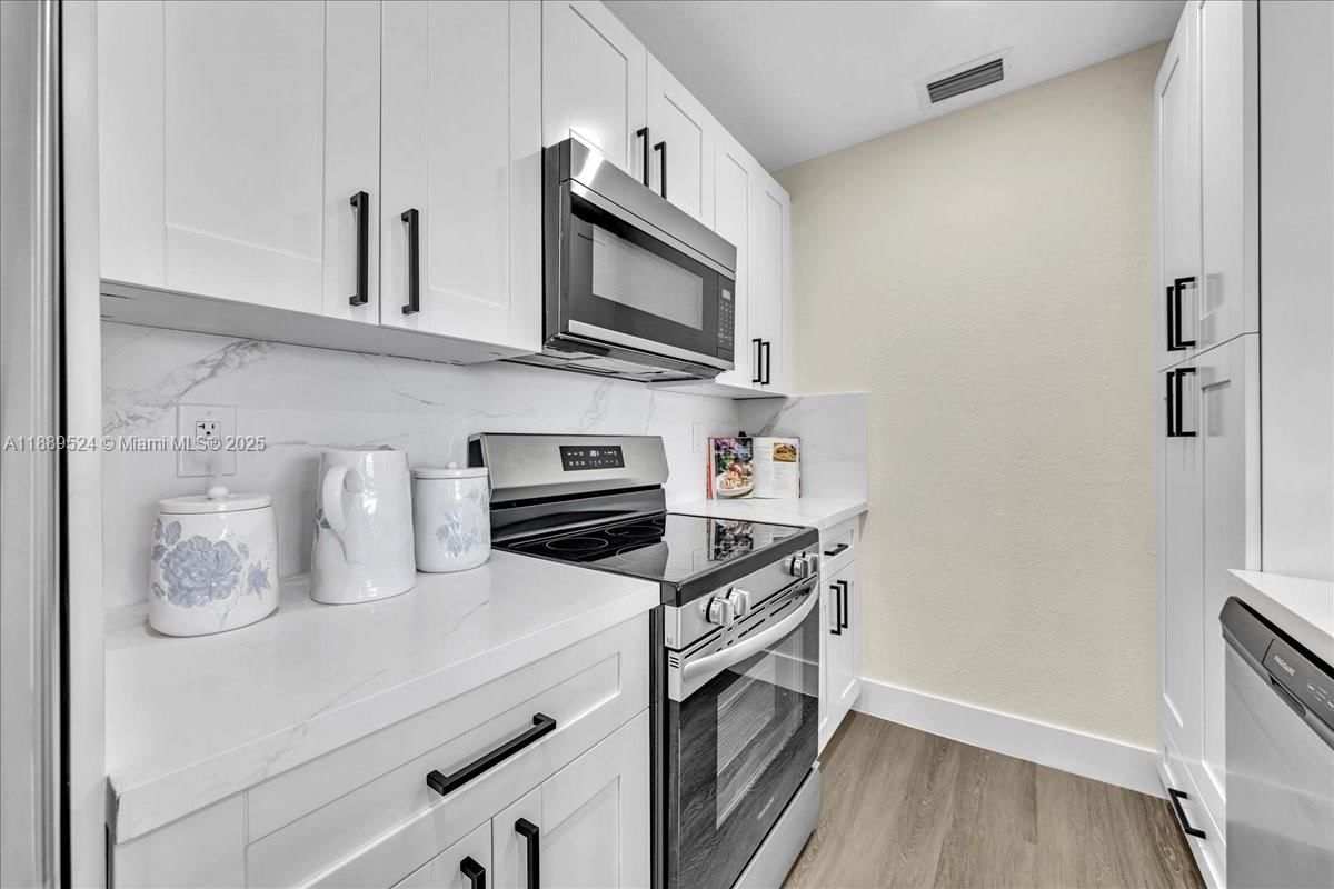 Real estate property located at 3381 210th Ter, Miami-dade, Riverdale Estates Sec 2, Miami Gardens, FL