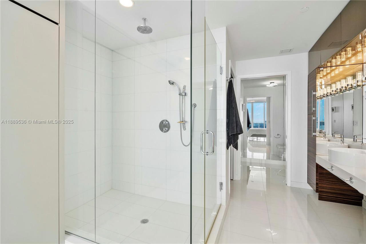 Real estate property located at 2020 Bayshore Dr #3108, Miami-dade, Paramount Bay Condo, Miami, FL