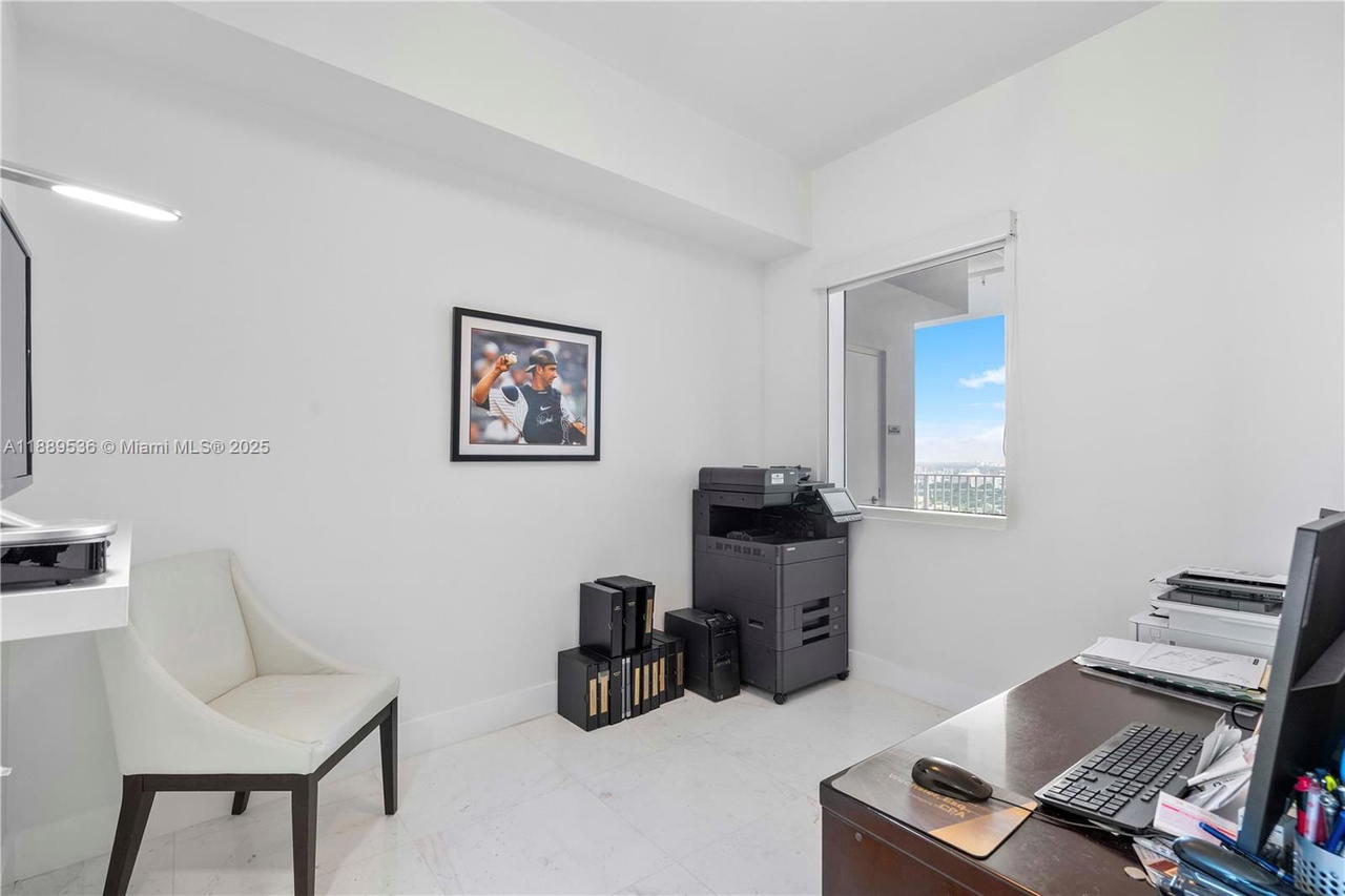Real estate property located at 2020 Bayshore Dr #3108, Miami-dade, Paramount Bay Condo, Miami, FL