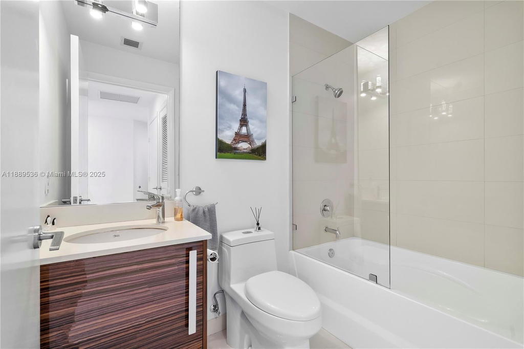 Real estate property located at 2020 Bayshore Dr #3108, Miami-dade, Paramount Bay Condo, Miami, FL