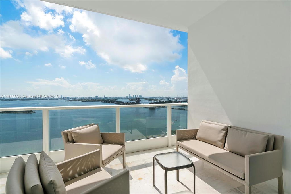 Real estate property located at 2020 Bayshore Dr #3108, Miami-dade, Paramount Bay Condo, Miami, FL
