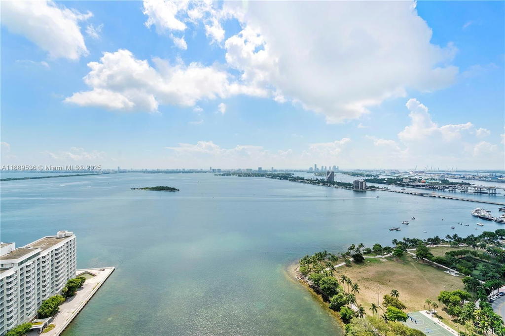 Real estate property located at 2020 Bayshore Dr #3108, Miami-dade, Paramount Bay Condo, Miami, FL