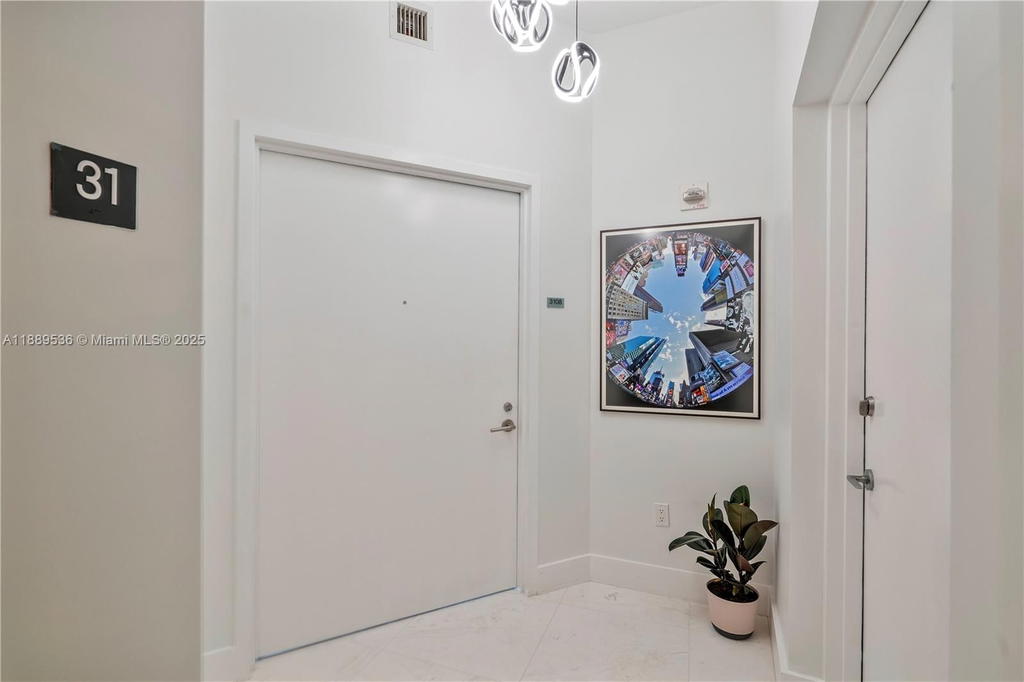 Real estate property located at 2020 Bayshore Dr #3108, Miami-dade, Paramount Bay Condo, Miami, FL