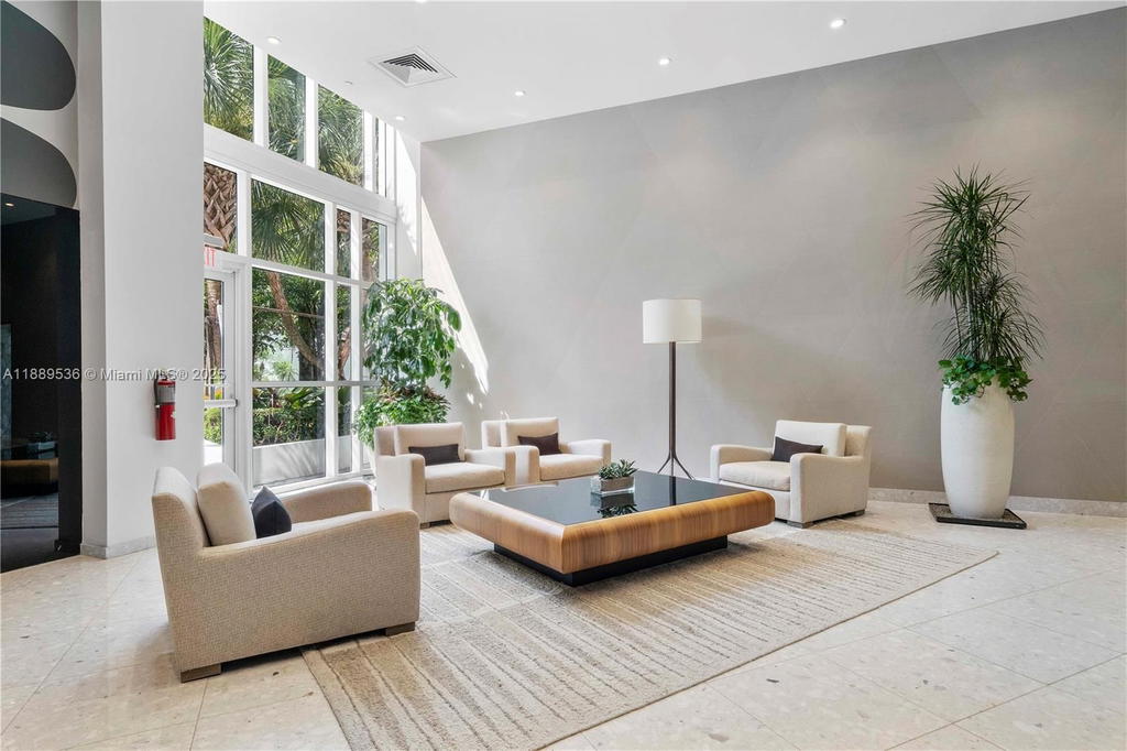 Real estate property located at 2020 Bayshore Dr #3108, Miami-dade, Paramount Bay Condo, Miami, FL