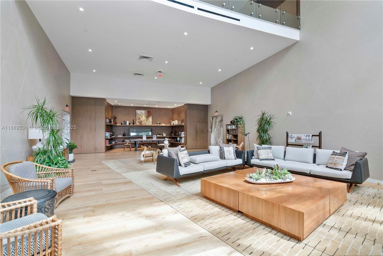Real estate property located at 2020 Bayshore Dr #3108, Miami-dade, Paramount Bay Condo, Miami, FL
