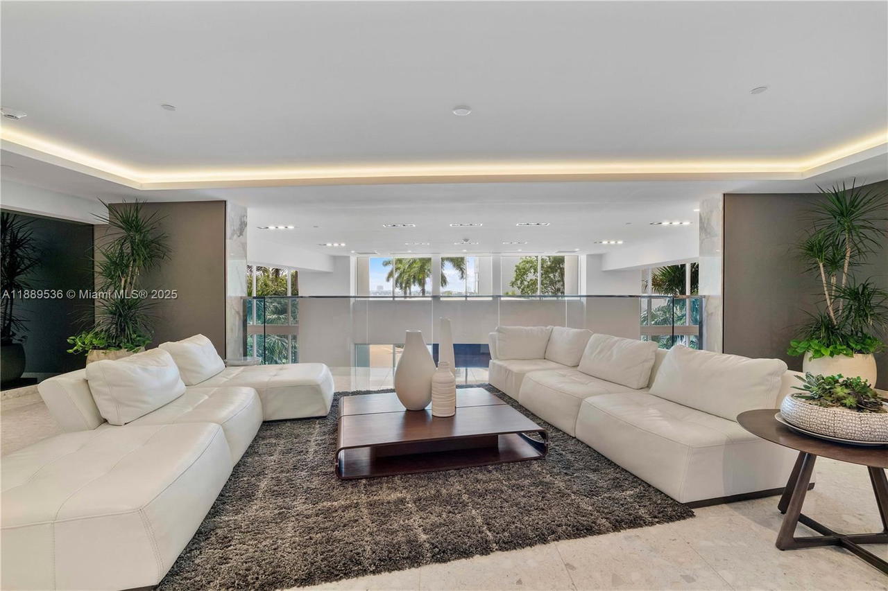 Real estate property located at 2020 Bayshore Dr #3108, Miami-dade, Paramount Bay Condo, Miami, FL