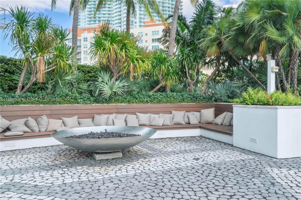 Real estate property located at 2020 Bayshore Dr #3108, Miami-dade, Paramount Bay Condo, Miami, FL