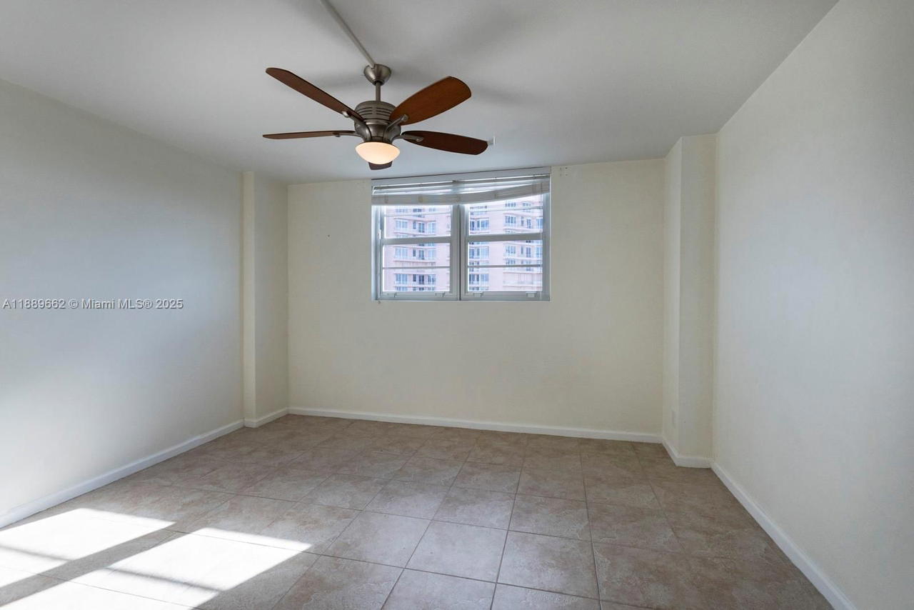 Real estate property located at 90 Edgewater Dr #1218, Miami-dade, Gables Waterway Towers Co, Coral Gables, FL