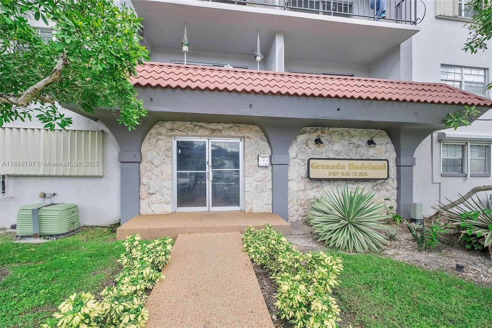 Real estate property located at 8107 72nd Ave #201E, Miami-dade, Granda Dadeland Condo, Miami, FL