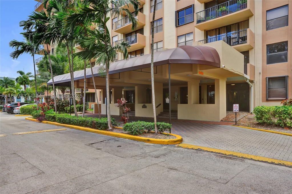 Real estate property located at 1470 123rd St A1213, Miami-dade, Greenwich Ph I Condo, North Miami, FL