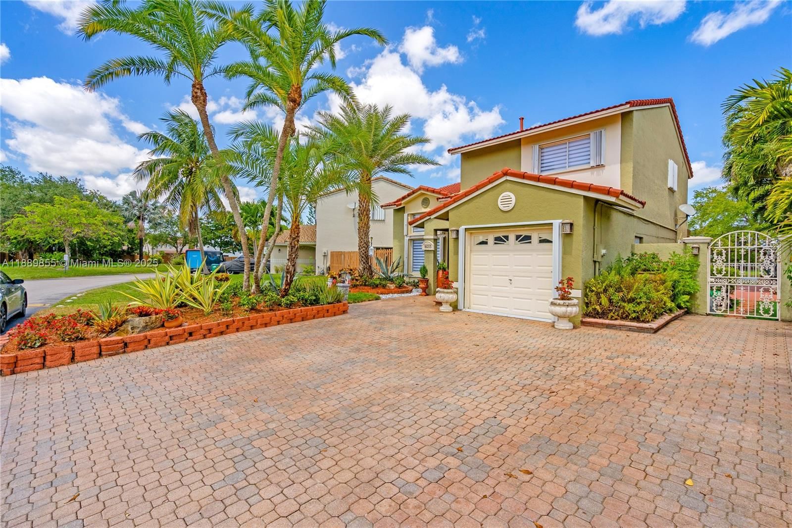 Real estate property located at 10213 156th Ave, Miami-dade, Lakeside At The Hammocks, Miami, FL