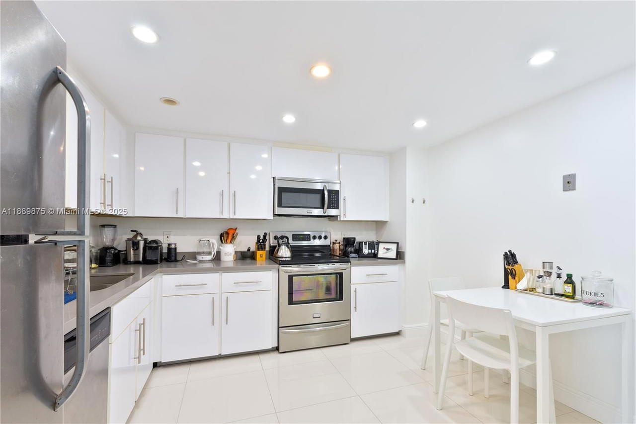 Real estate property located at 9801 Collins Ave #20V, Miami-dade, Balmoral Condo, Bal Harbour, FL