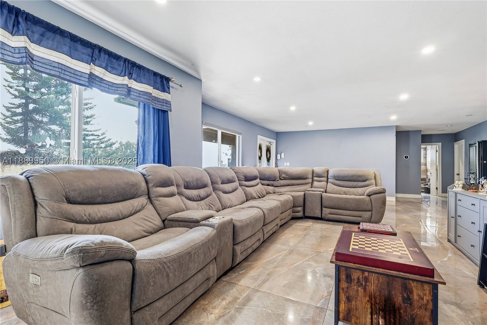 Real estate property located at 9795 27th Ter, Miami-dade, Vanderbilt Park Amd Pl, Doral, FL