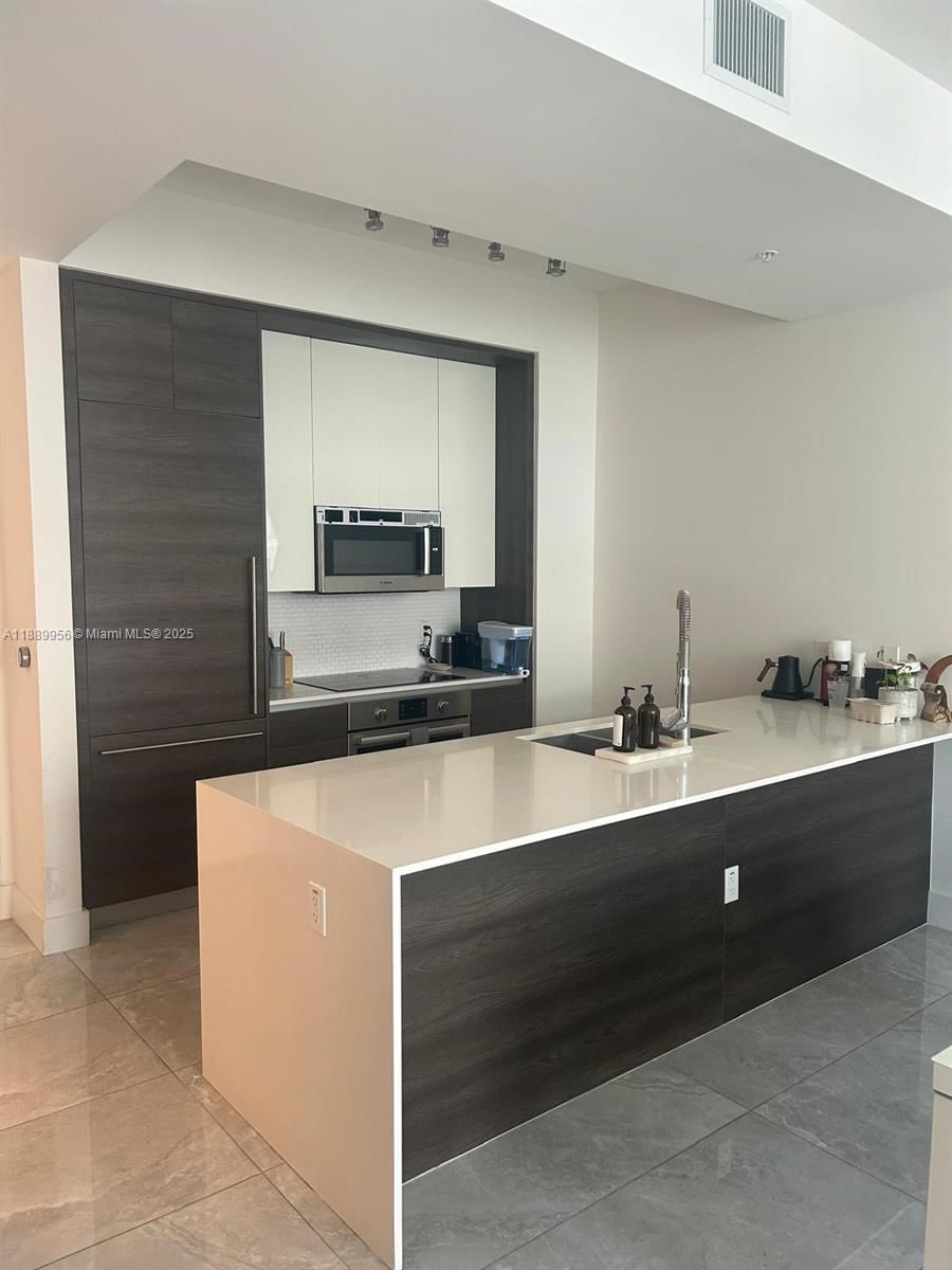 Real estate property located at 301 Altara Ave LPH903, Miami-dade, Merrick Manor Condo, Coral Gables, FL