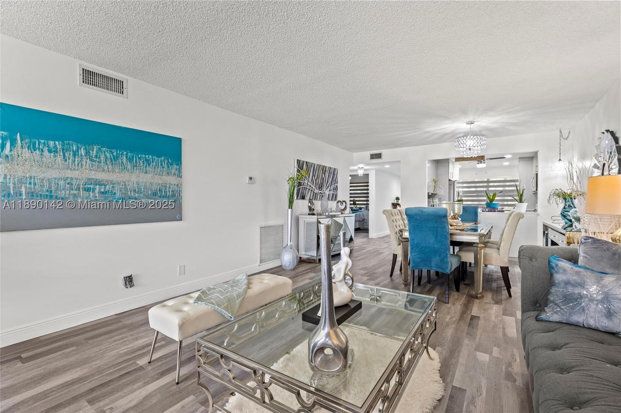Real estate property located at 10400 30th Ct #202, Broward, Sunrise Lakes 166 Condo, Sunrise, FL