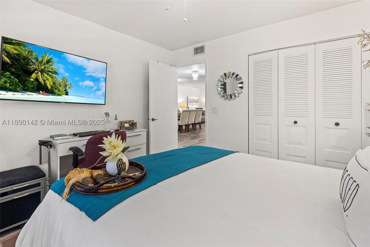 Real estate property located at 10400 30th Ct #202, Broward, Sunrise Lakes 166 Condo, Sunrise, FL