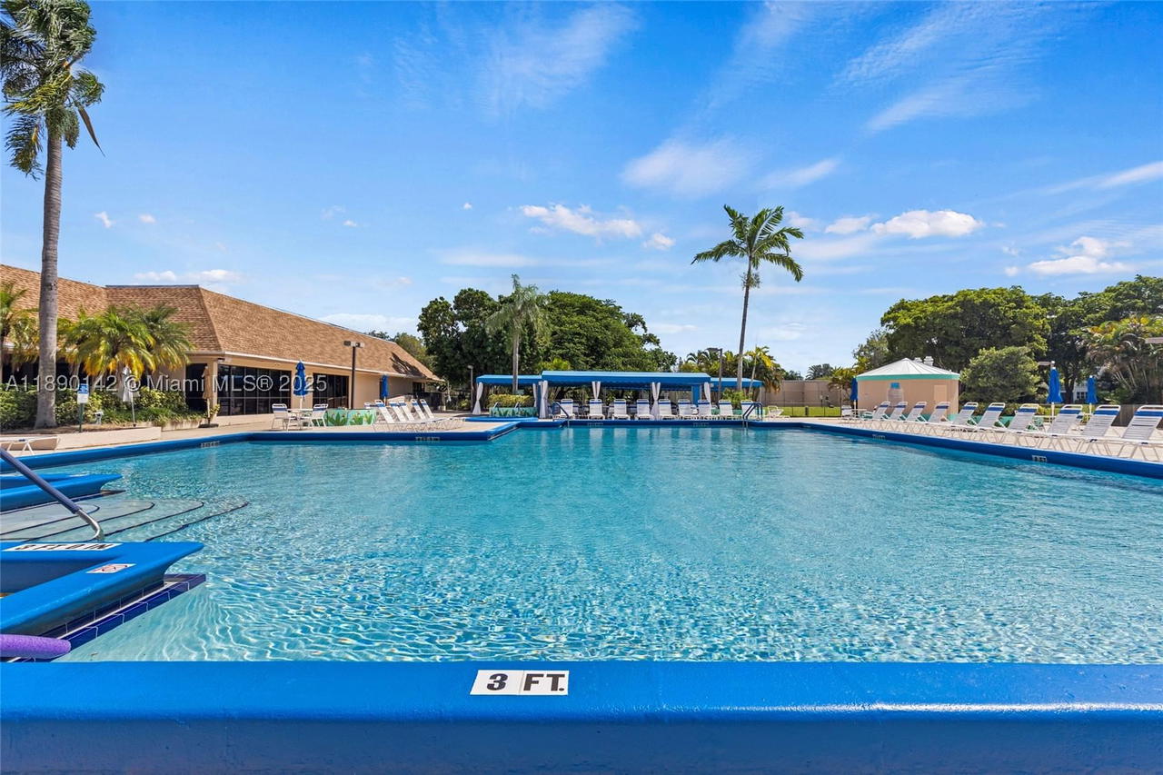Real estate property located at 10400 30th Ct #202, Broward, Sunrise Lakes 166 Condo, Sunrise, FL