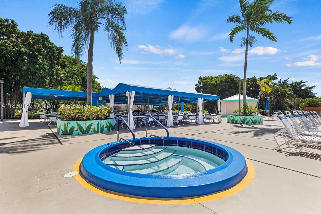 Real estate property located at 10400 30th Ct #202, Broward, Sunrise Lakes 166 Condo, Sunrise, FL