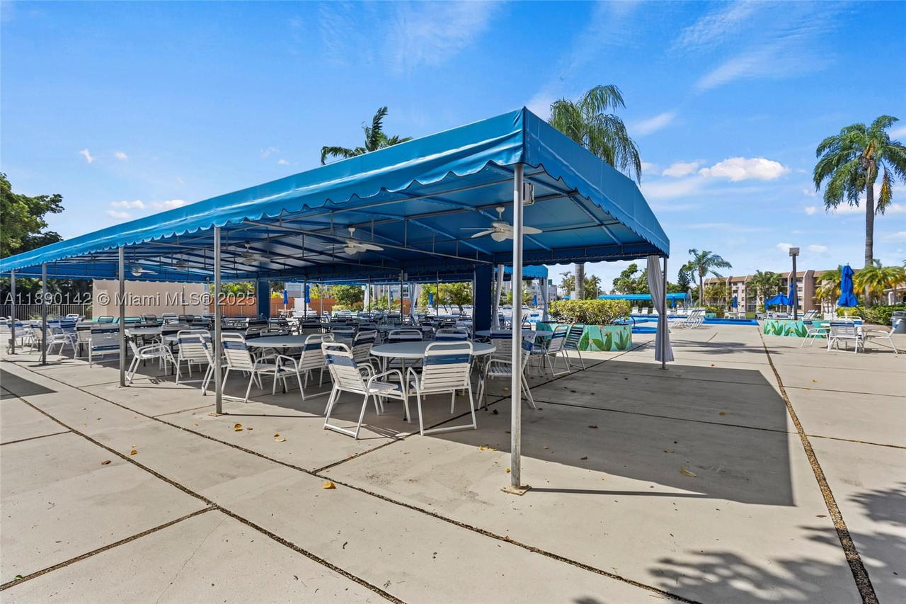 Real estate property located at 10400 30th Ct #202, Broward, Sunrise Lakes 166 Condo, Sunrise, FL