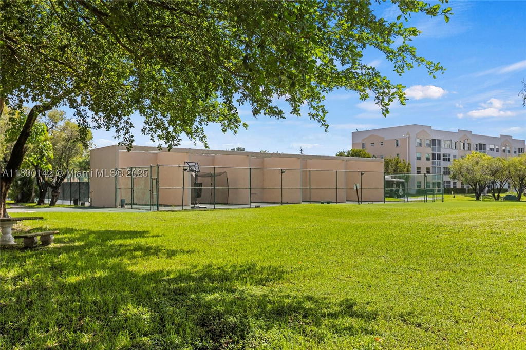 Real estate property located at 10400 30th Ct #202, Broward, Sunrise Lakes 166 Condo, Sunrise, FL