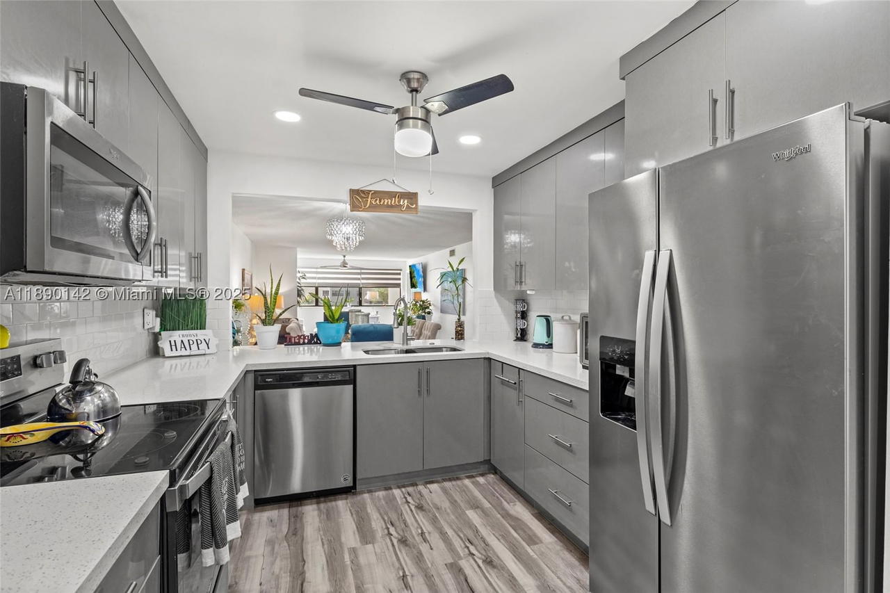 Real estate property located at 10400 30th Ct #202, Broward, Sunrise Lakes 166 Condo, Sunrise, FL