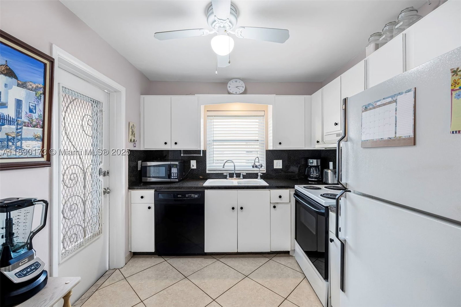 Real estate property located at 5300 Washington St U405, Broward, Beverly Hills Condo Numbe, Hollywood, FL
