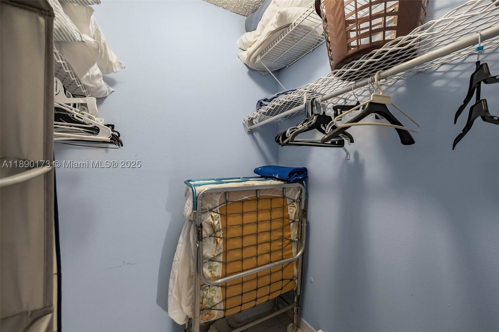 Real estate property located at 5300 Washington St U405, Broward, Beverly Hills Condo Numbe, Hollywood, FL