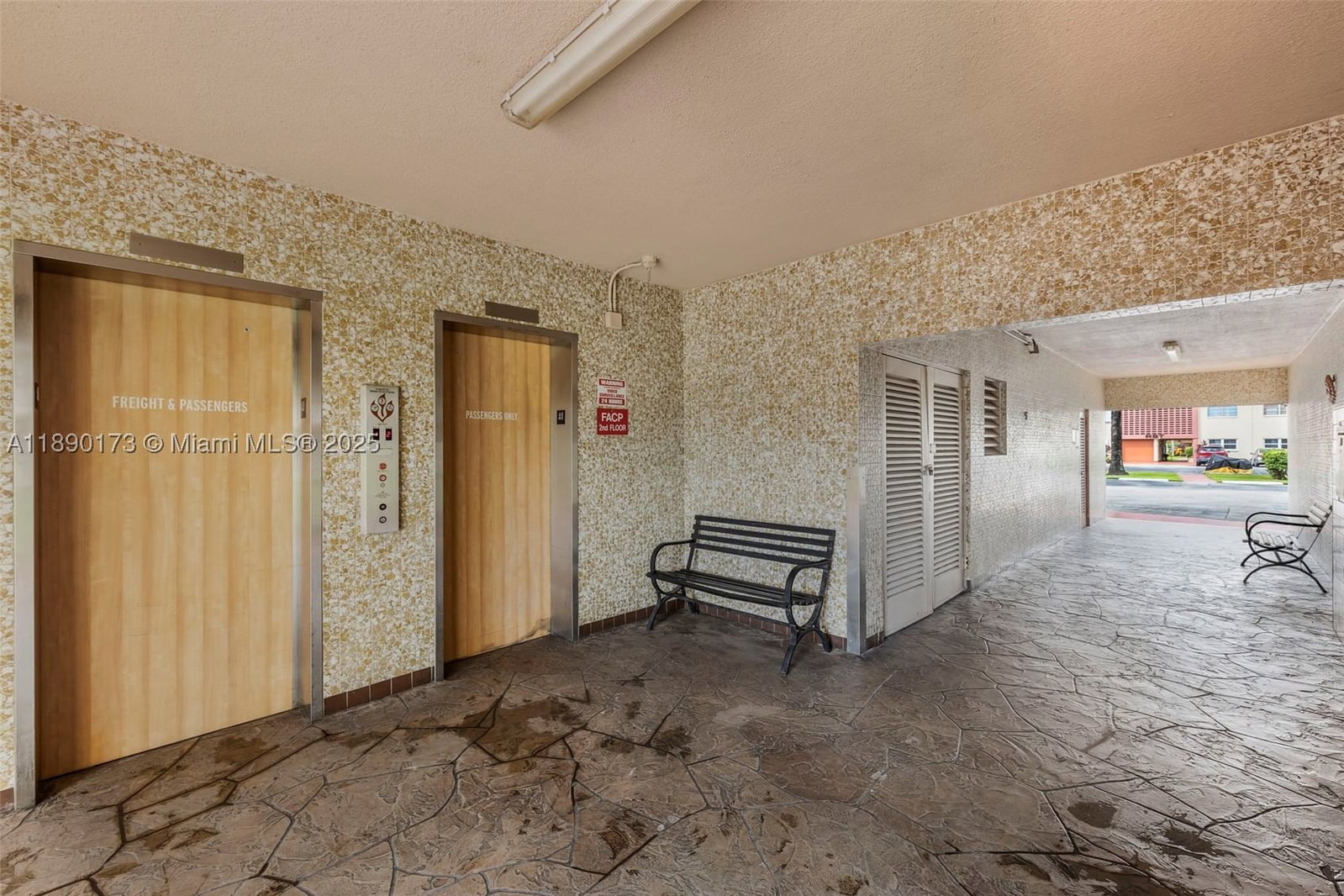 Real estate property located at 5300 Washington St U405, Broward, Beverly Hills Condo Numbe, Hollywood, FL