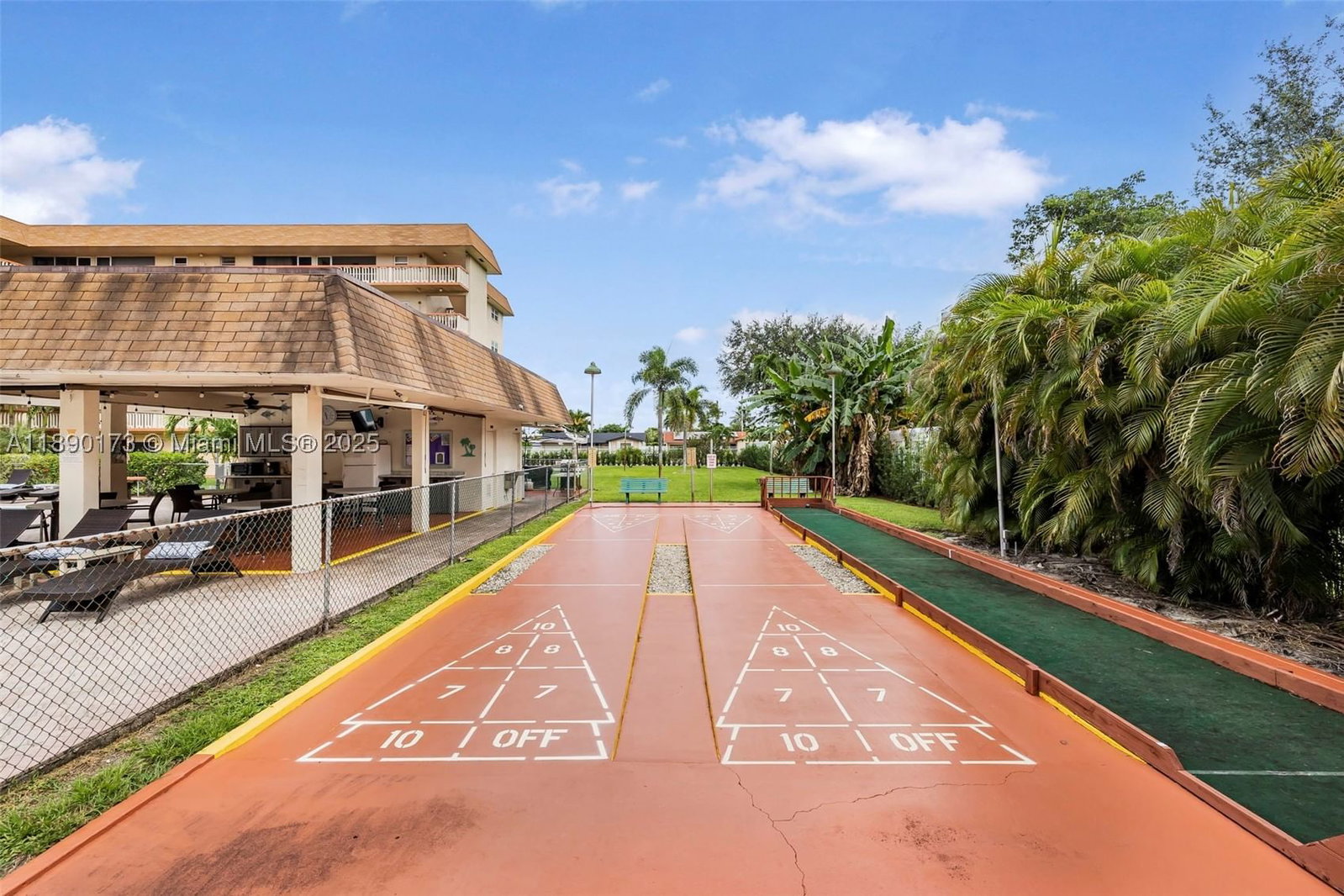 Real estate property located at 5300 Washington St U405, Broward, Beverly Hills Condo Numbe, Hollywood, FL
