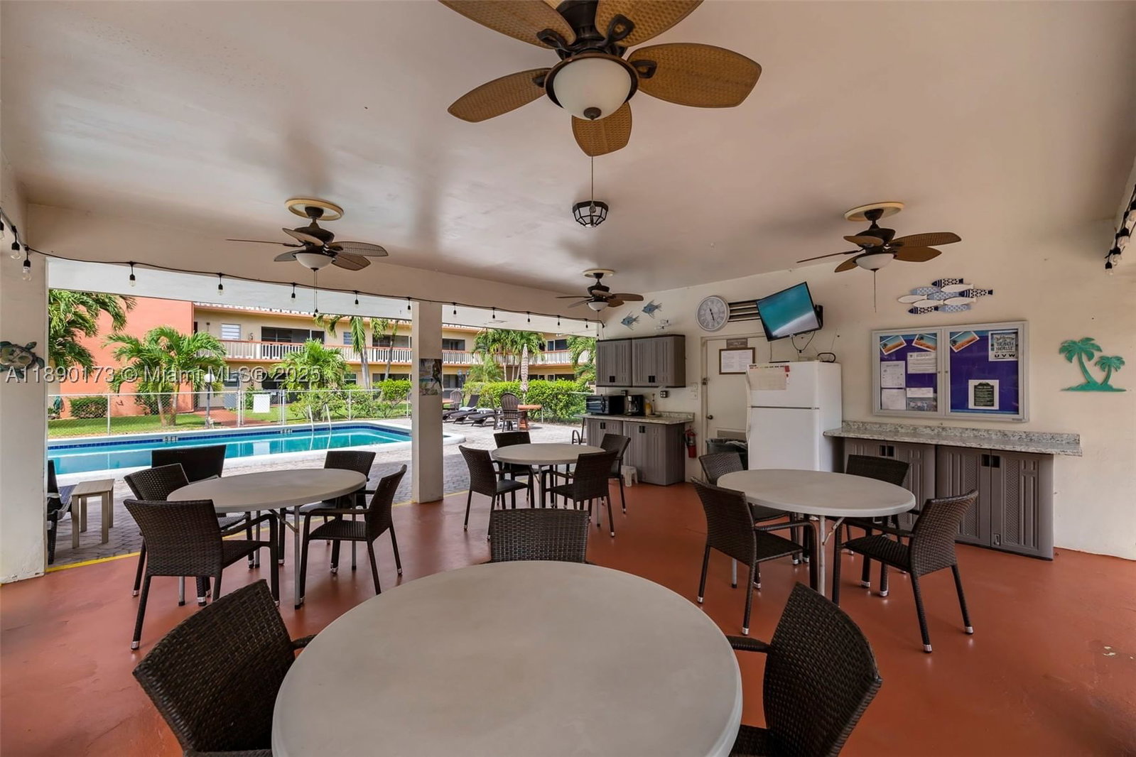 Real estate property located at 5300 Washington St U405, Broward, Beverly Hills Condo Numbe, Hollywood, FL